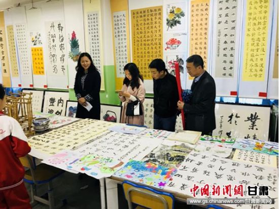 图为文庙街小学同学的作品。马晓佳 摄 图为文庙街小学同学的作品。马晓佳 摄